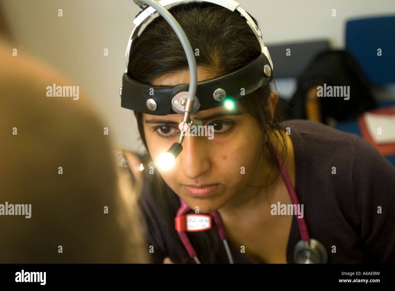 Doctor patient uk hi-res stock photography and images - Alamy