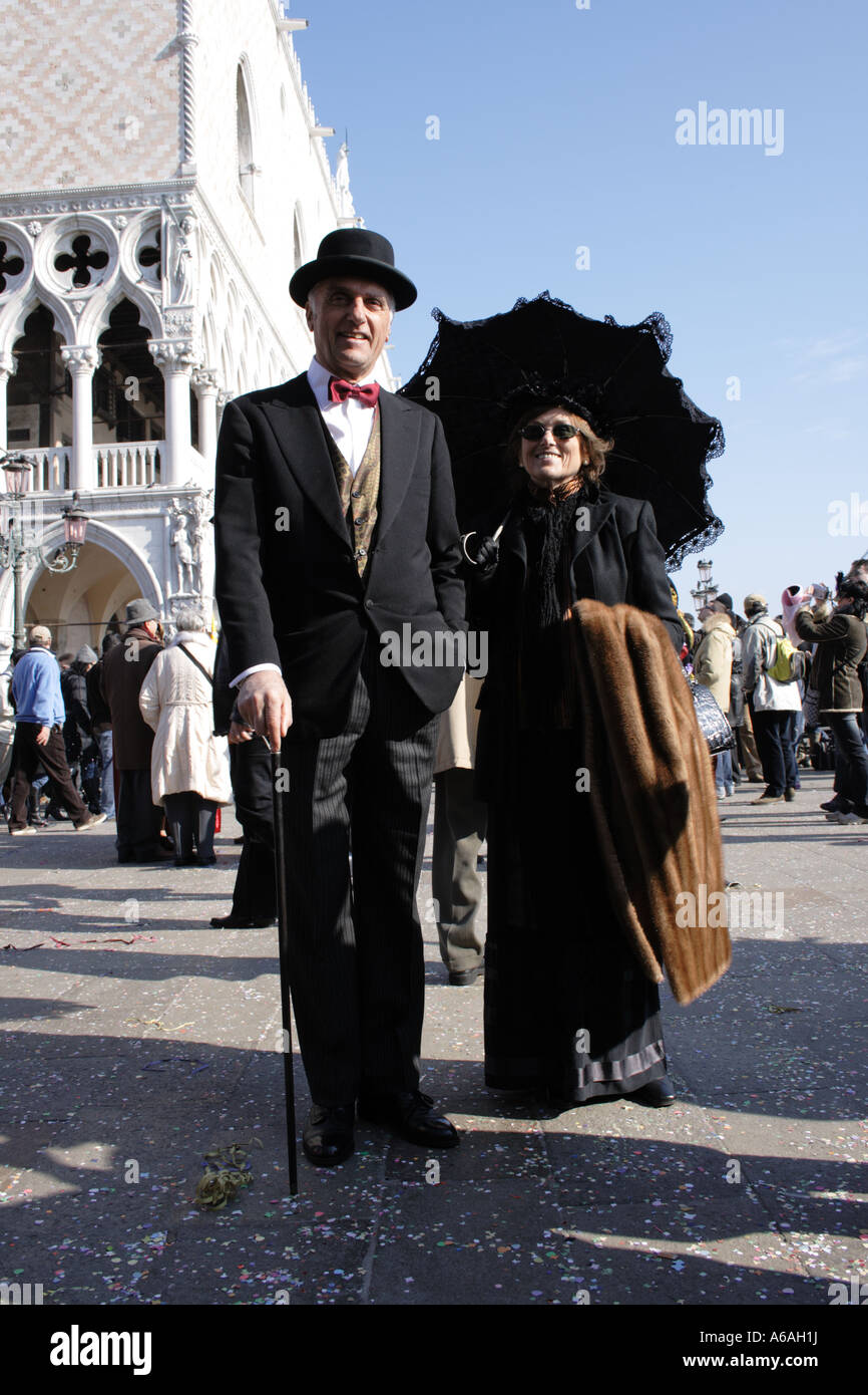 Venice adult couple carnival hi-res stock photography and images - Alamy