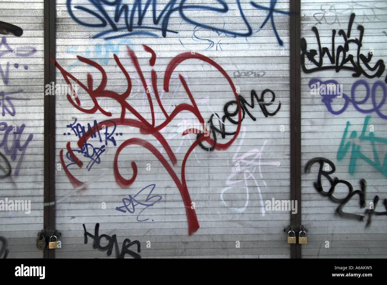 graffiti tagging Stock Photo: 6580436 Alamy graffiti tagging Stock Photo: 6580436 Alamy