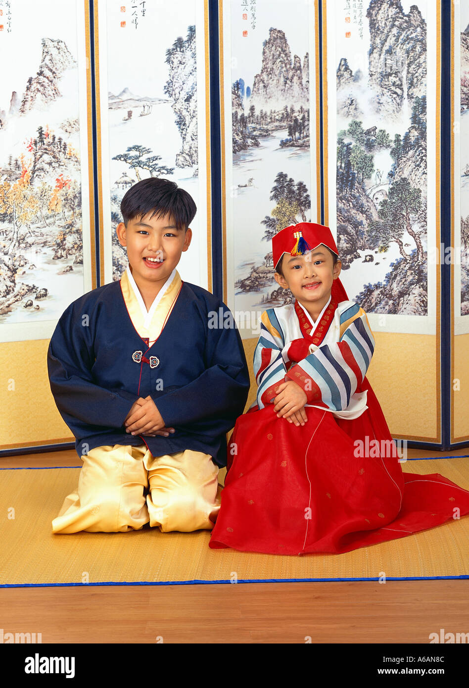 Korean boy traditional dress hi-res stock photography and images - Alamy, image size:948x1390