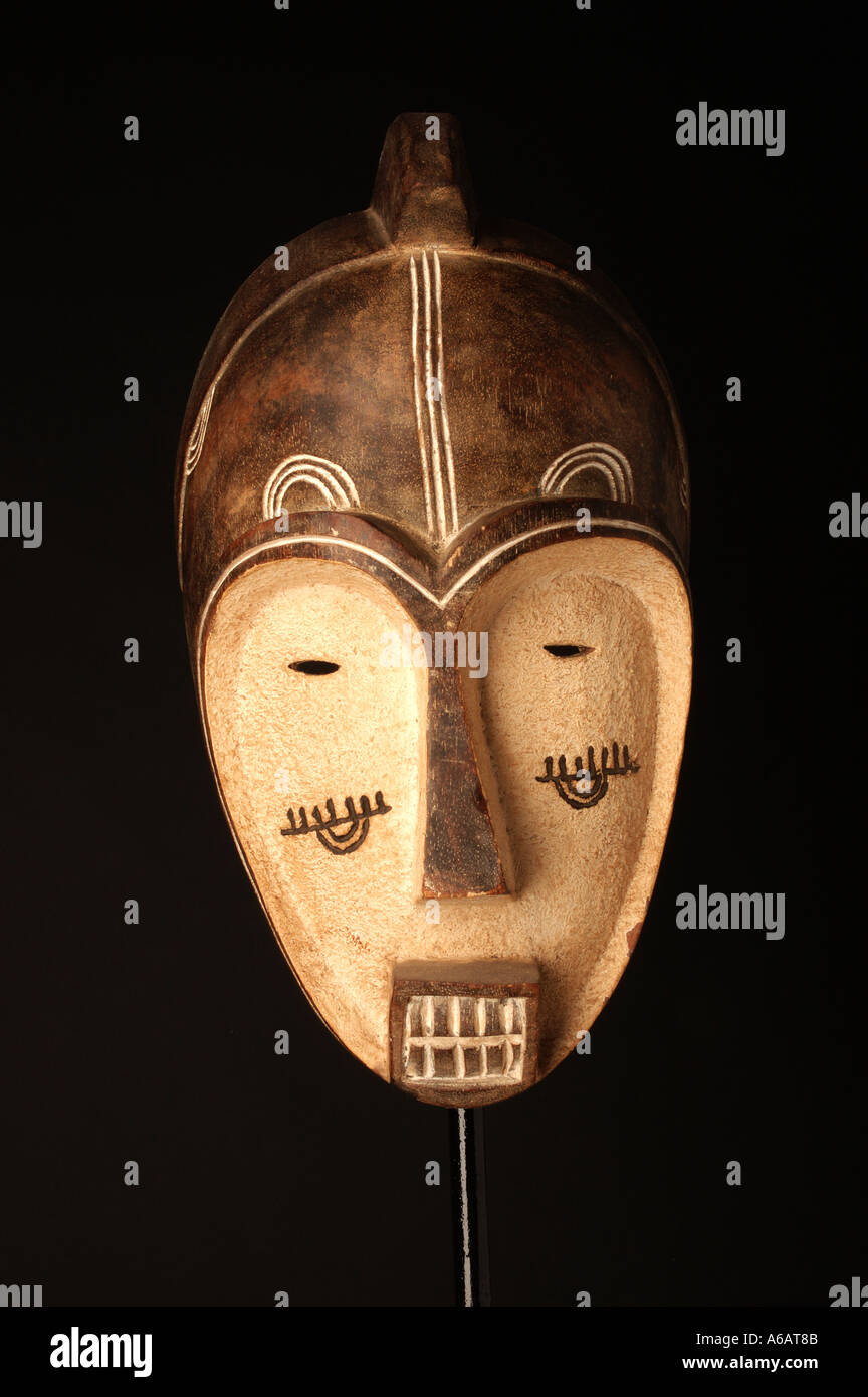 White fang tribe mask west africa dsca 0855 Stock Photo