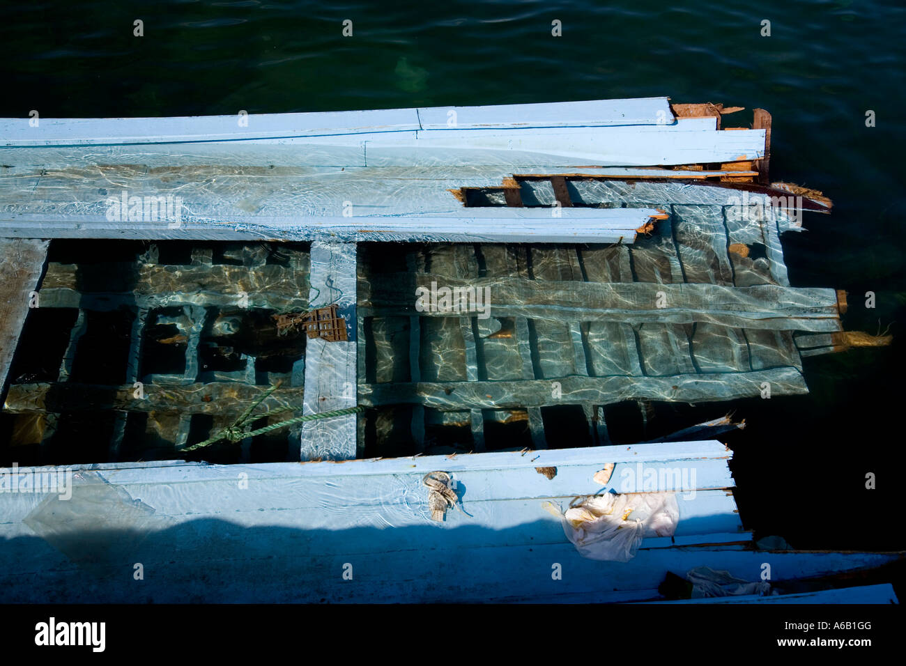Which sank hi-res stock photography and images - Alamy