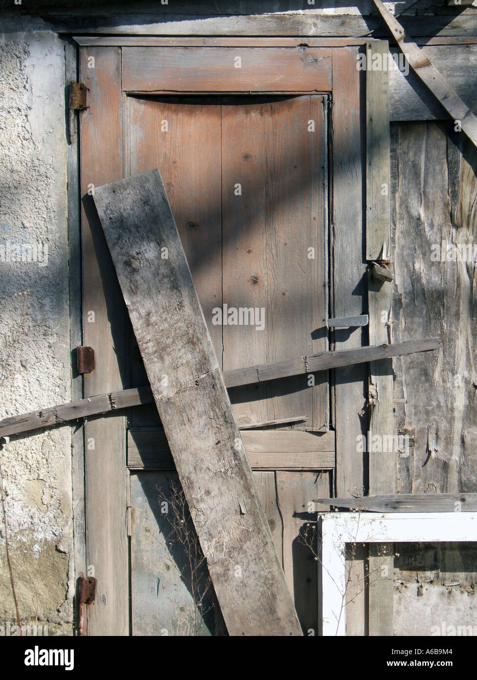 lock on makeshift door Stock Photo Alamy