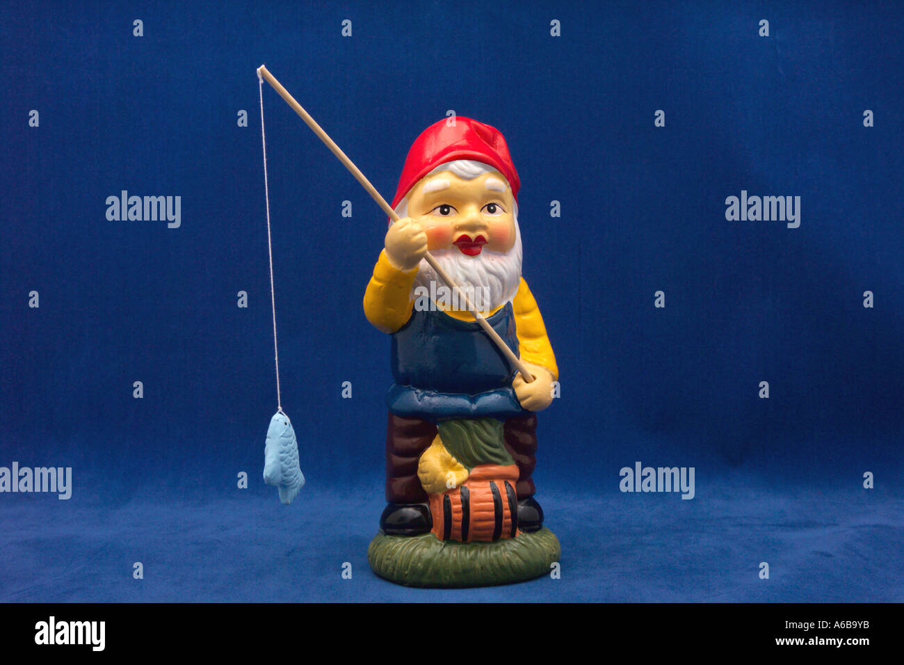 Garden gnome fishing hi-res stock photography and images - Alamy