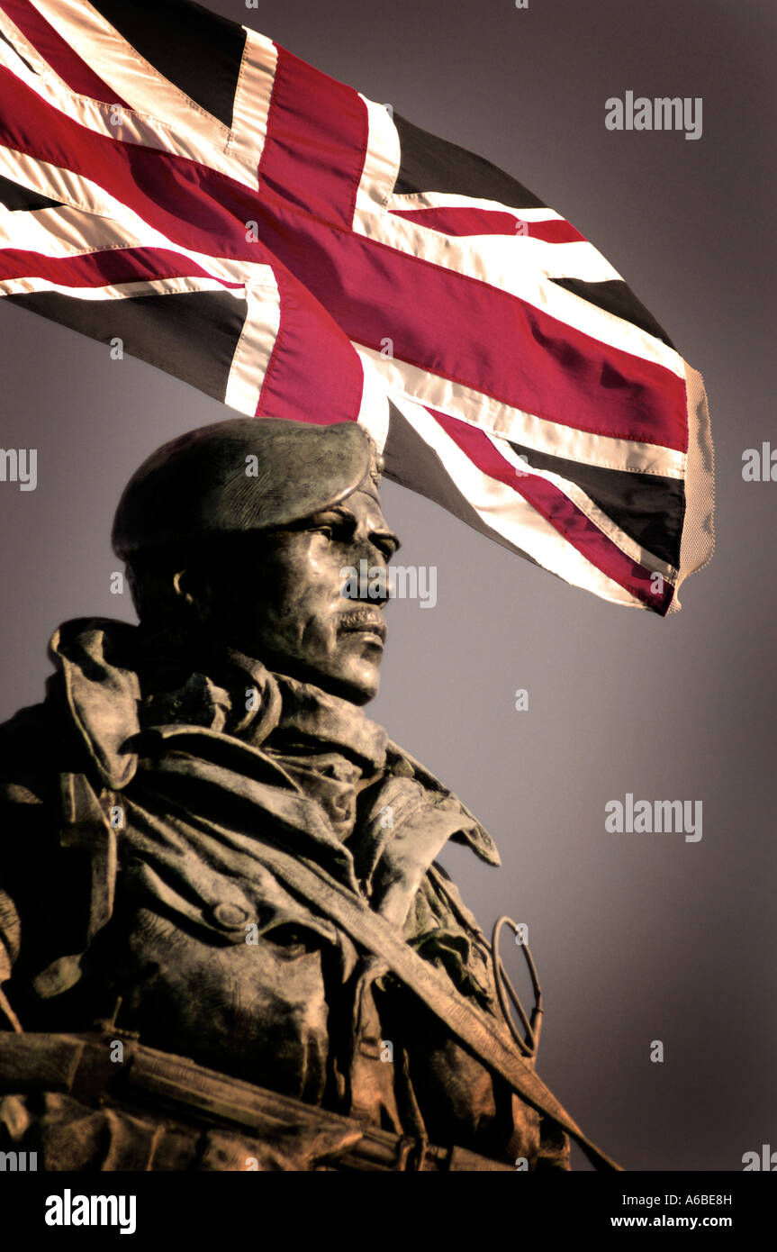British peace keeper statue UK Stock Photo Alamy