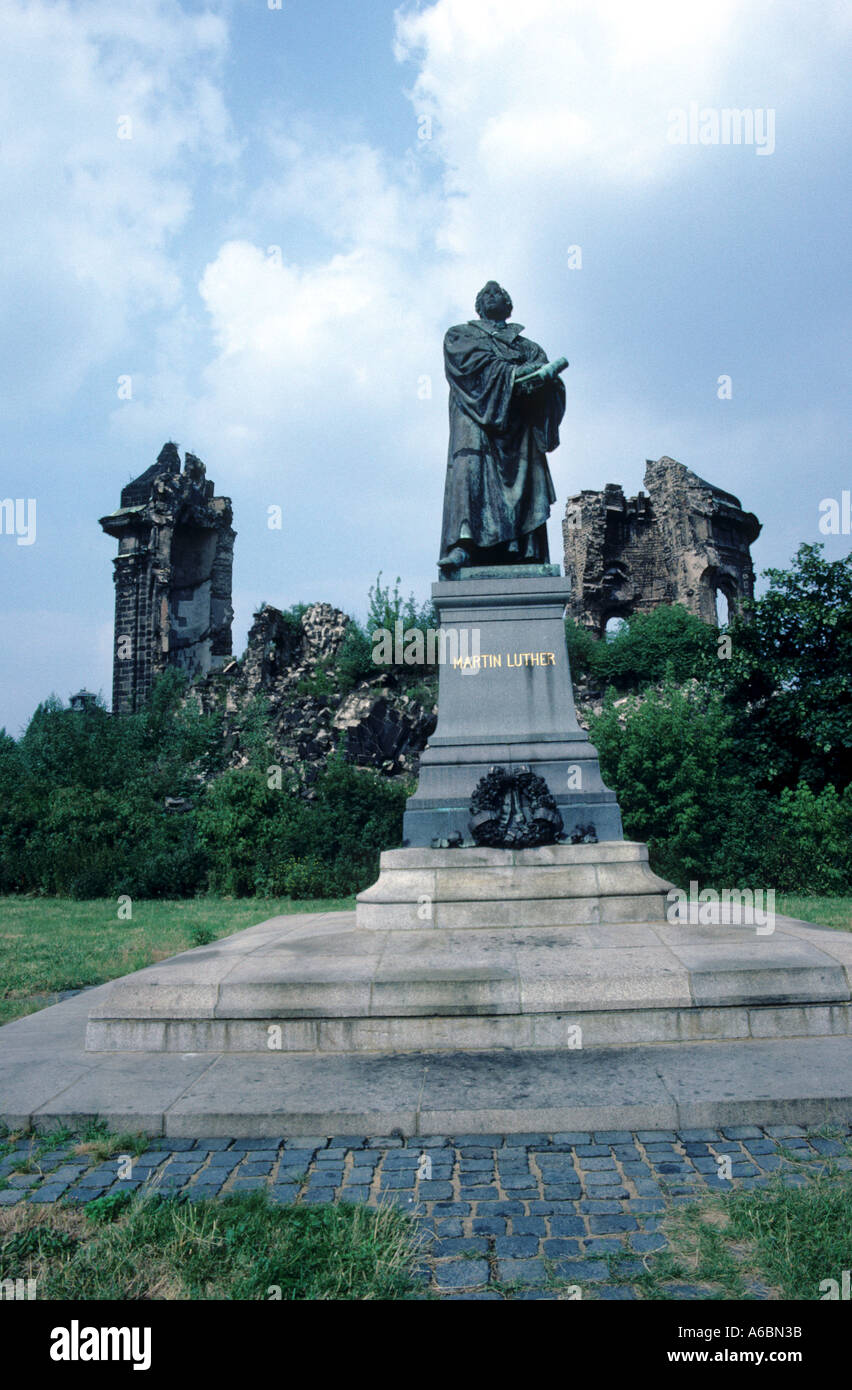 Pre reconstruction photo of statue of Martin Luther in front of the rubble of the Frauenkirche in Dresden, East Germany, 1986 Stock Photo