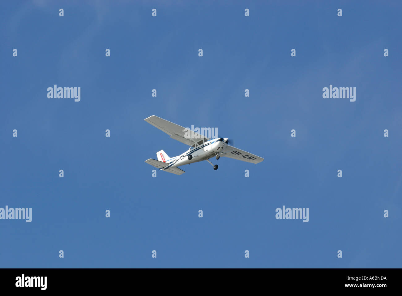 Small airplane cockpit view hi-res stock photography and images - Alamy