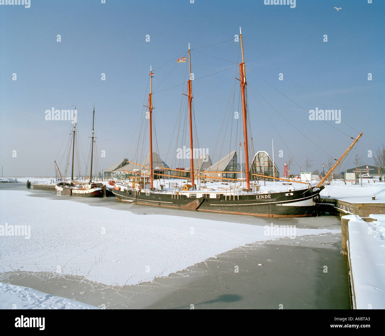 Stavoren harbour in winter with traditional ships in ice and snow Stock Photo