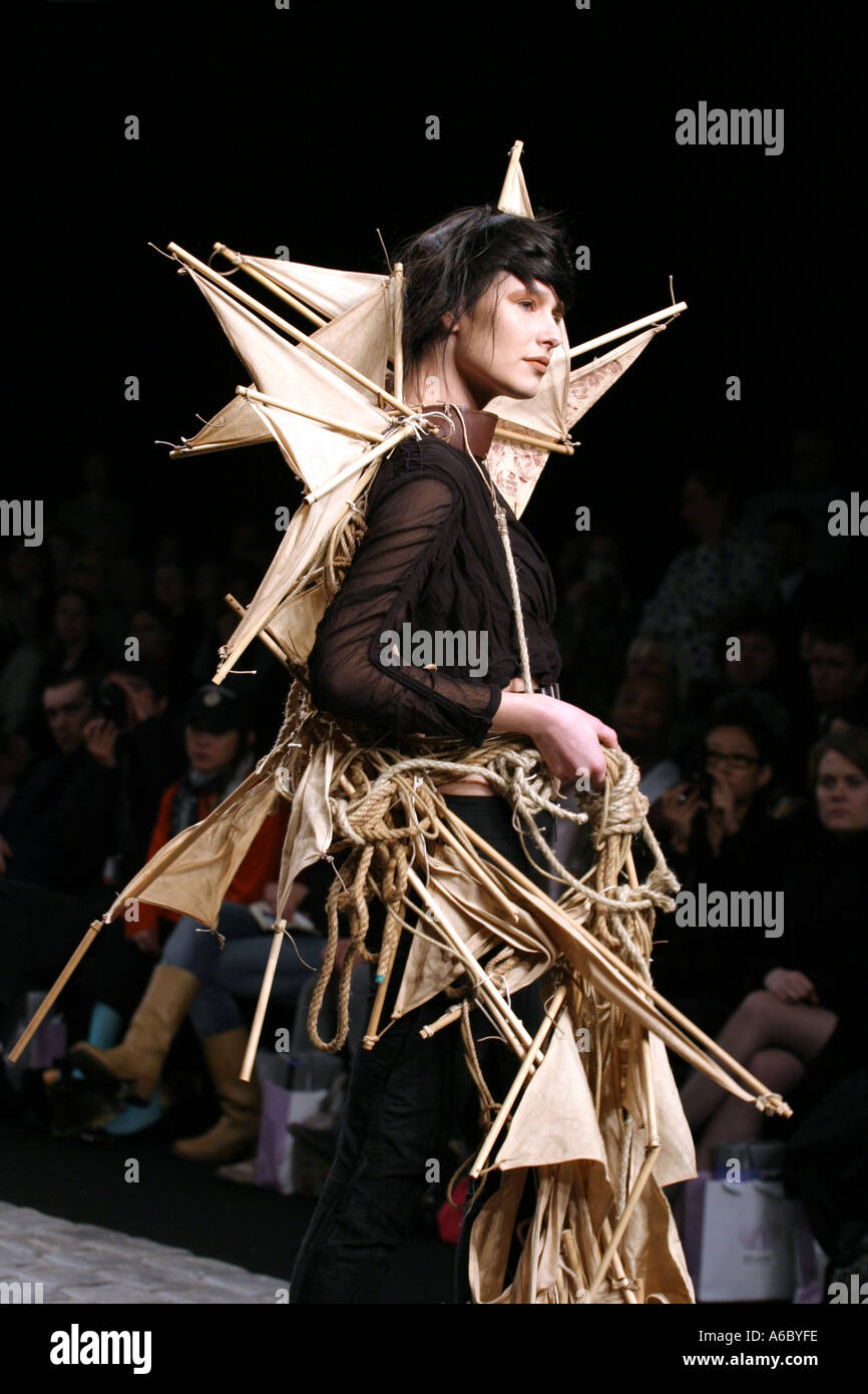 00s UK製 Pieces by Robert Cary Williams Robert Cary-Williams Fall 2000 Ready-to-Wear Fashion Show