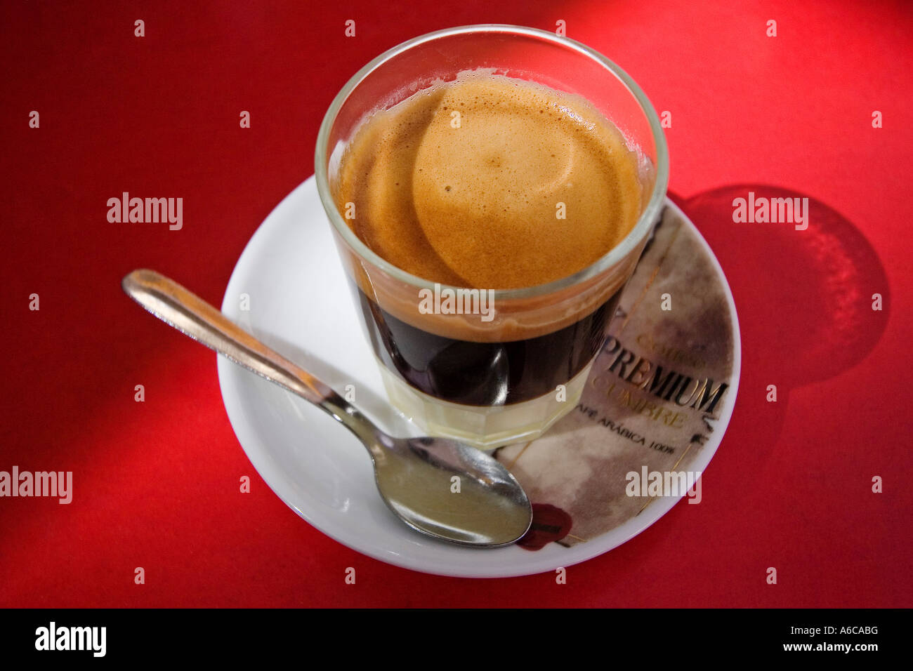 vaso de cafe en la mesa de un bar glass of coffee in the table of a bar