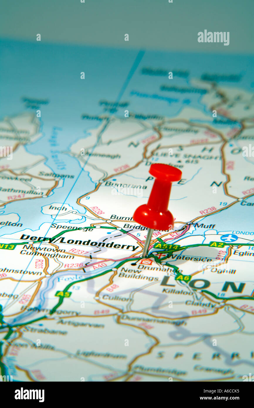 Map Pin pointing to Derry / Londonderry , Northern Ireland on a road map Stock Photo