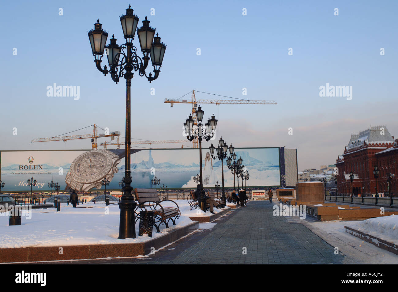 above-ground-at-the-shopping-centre-on-manezh-square-alexander-gardens