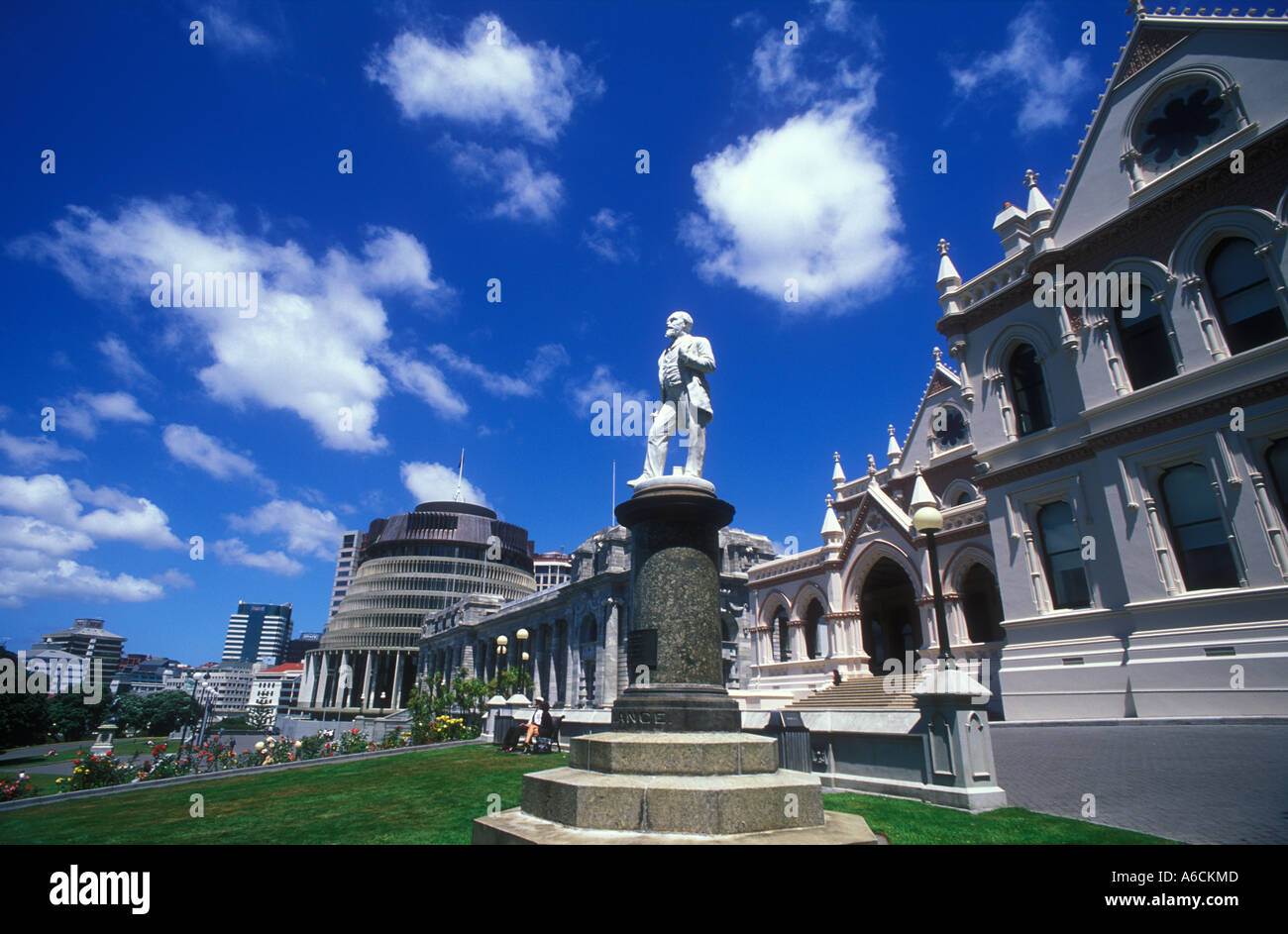 New Zealand Wellington The Beehive Parliament and statue of Richard Seddon Stock Photo