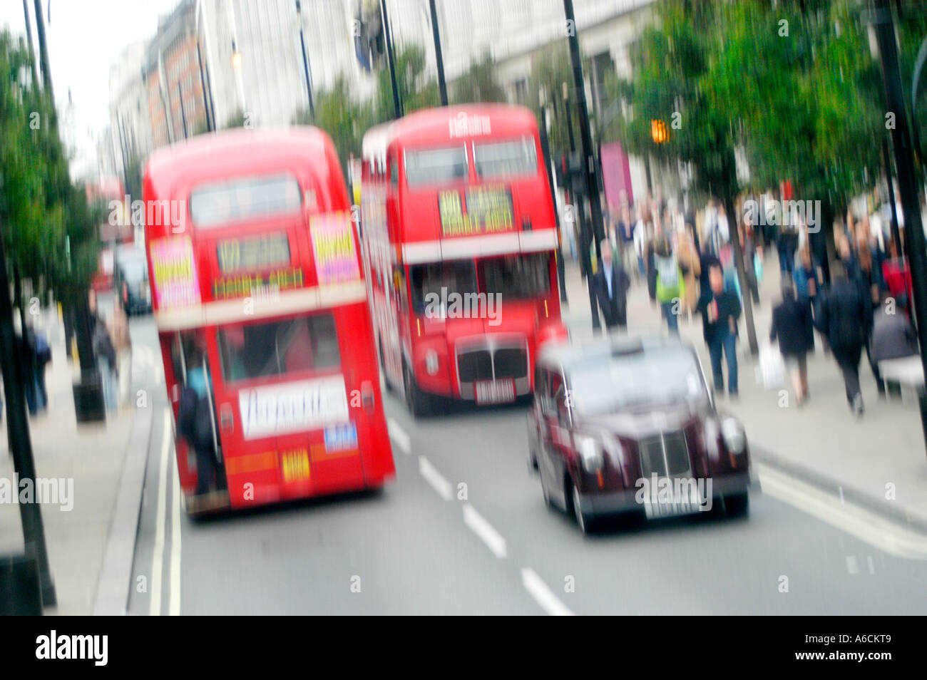 London routemaster red buses oxford hi-res stock photography and images ...