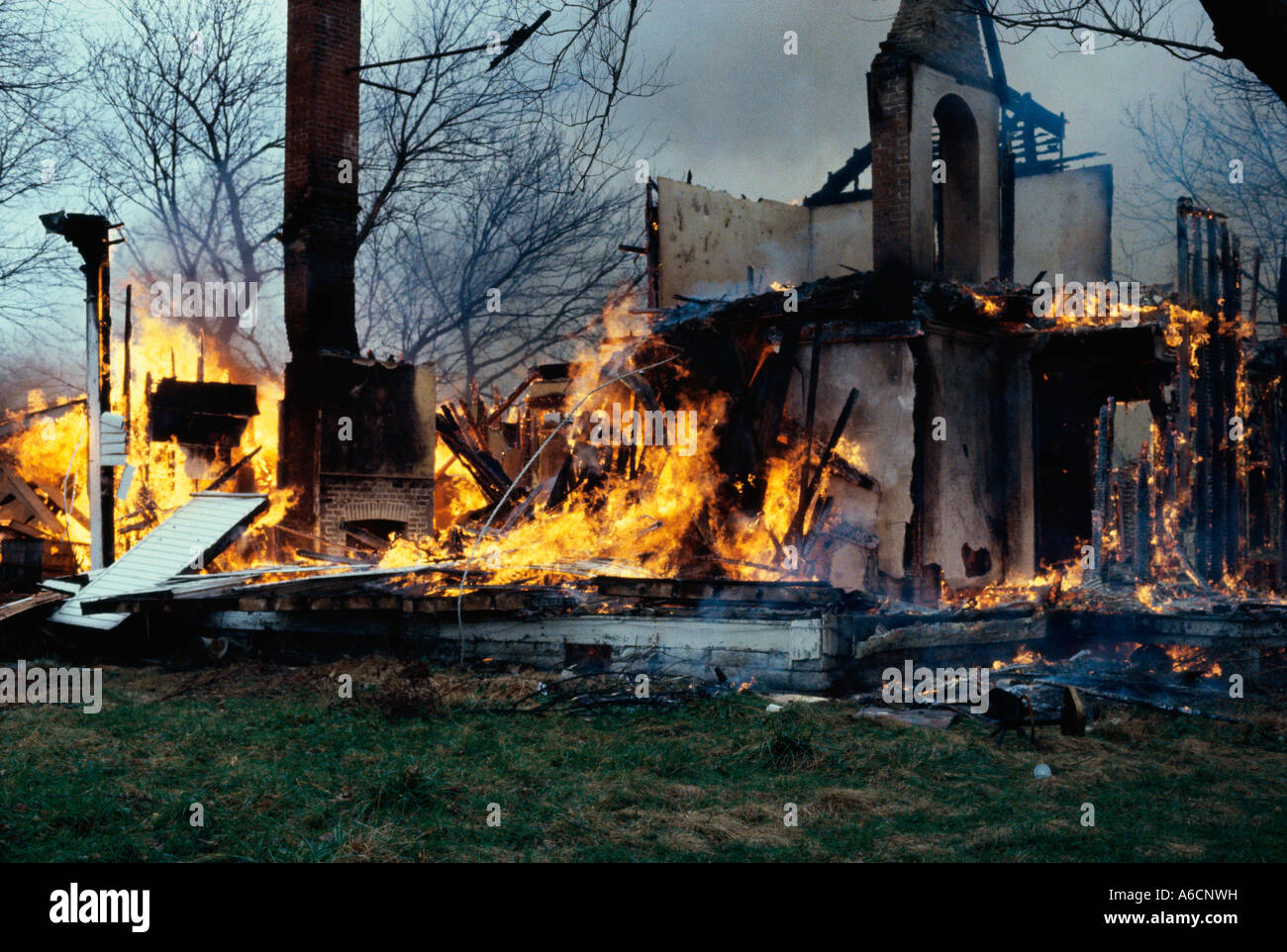 Abandoned house fully engulfed in flames Stock Photo - Alamy