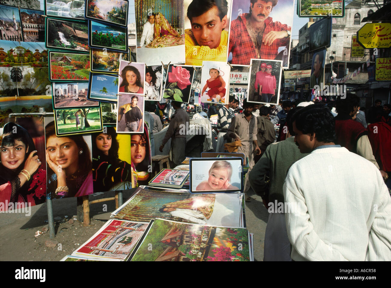 Pakistan Punjab Lahore Anarkali Bazaar poster stall Stock Photo