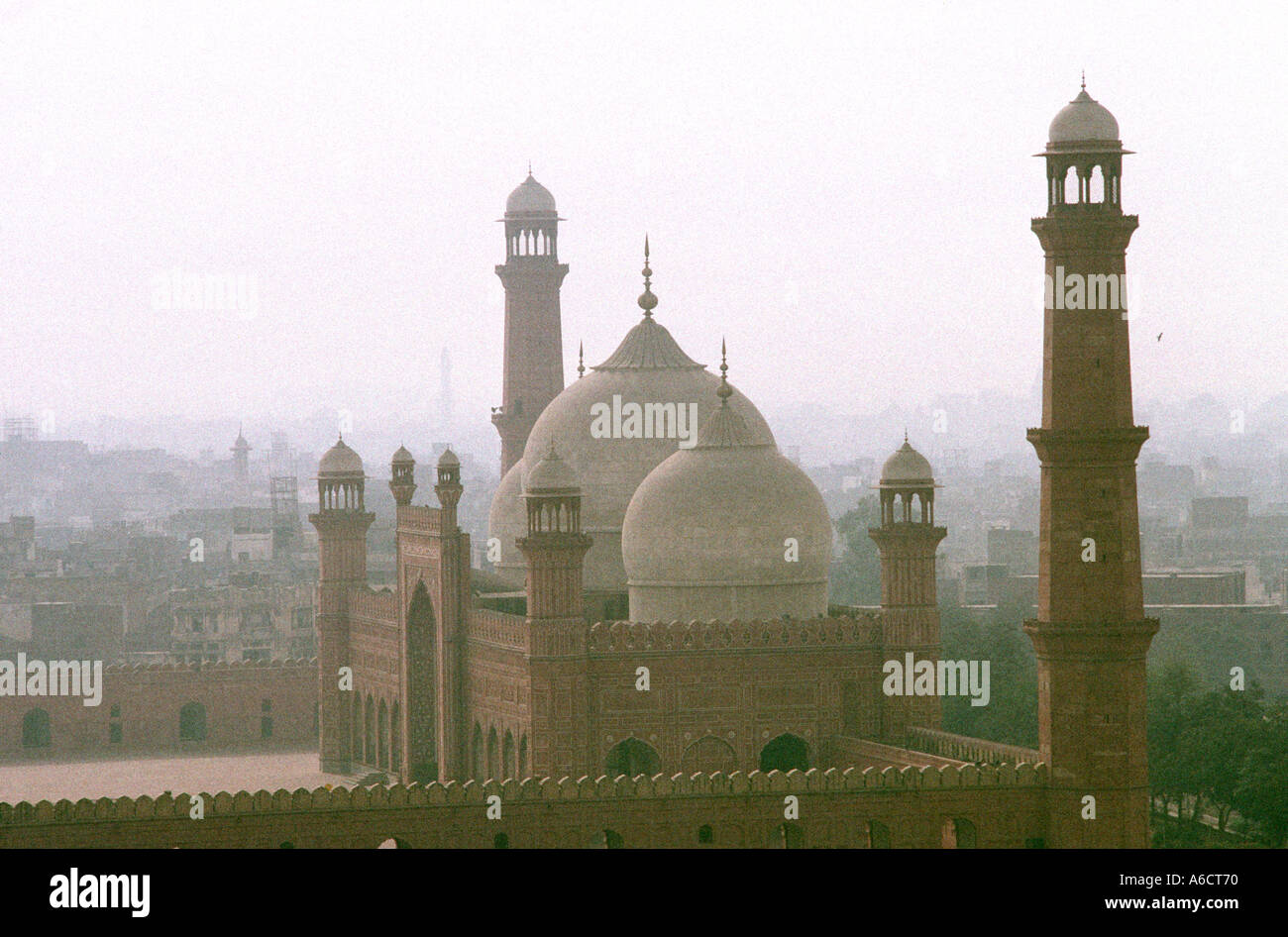 Pakistan Punjab Lahore Badshahi Mosque in early morning mist Stock Photo