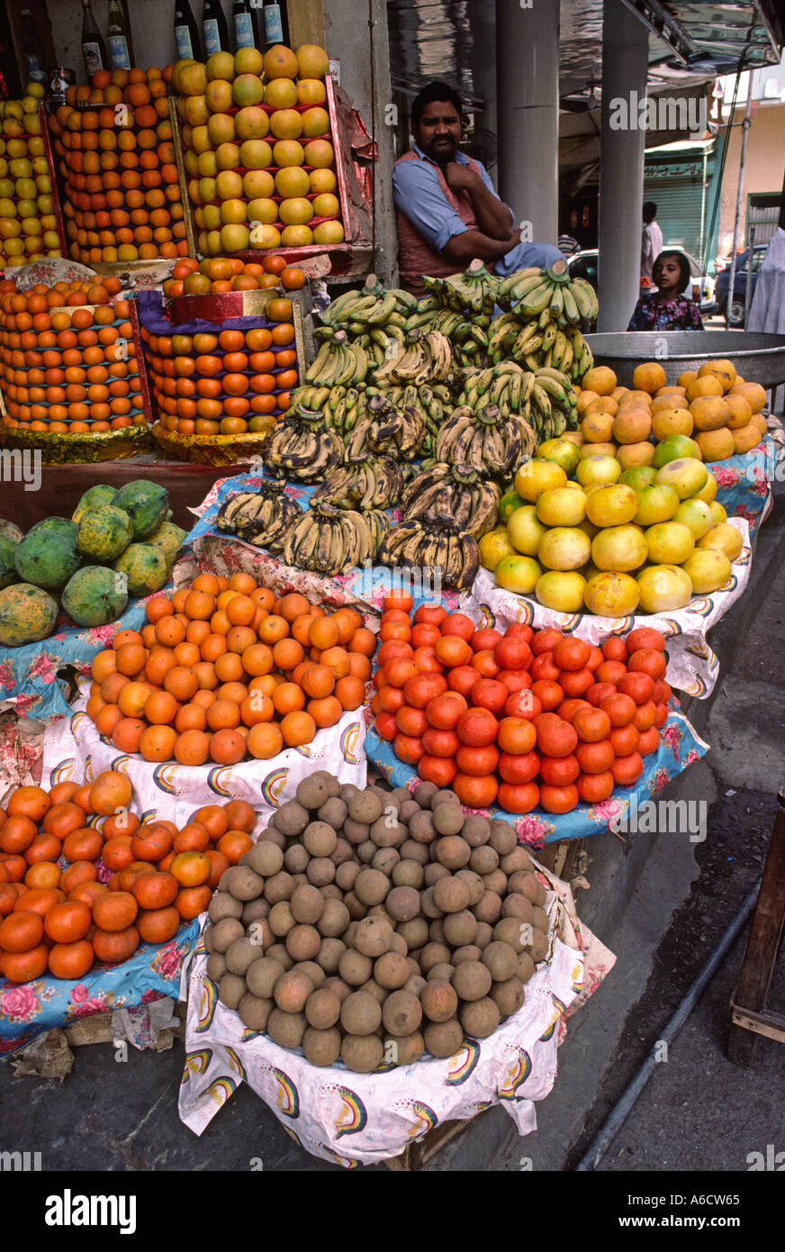 Pakistan Sind Karachi Lee Market well arranged fruit Stock Photo Alamy