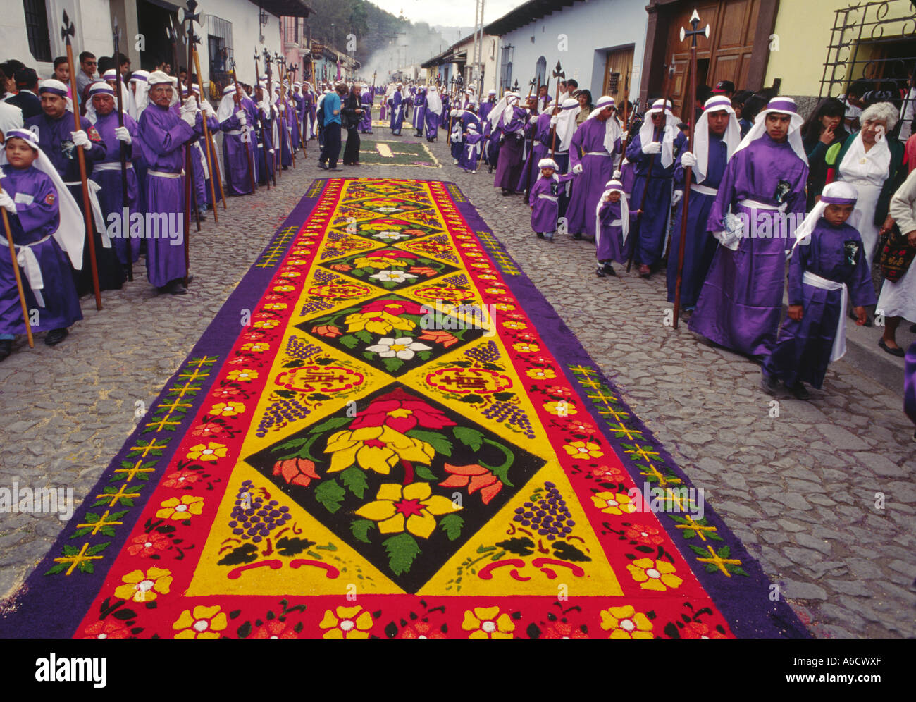 ALFOMBRA carpet made of sawdust and flowers for GOOD FRIDAY a tradition