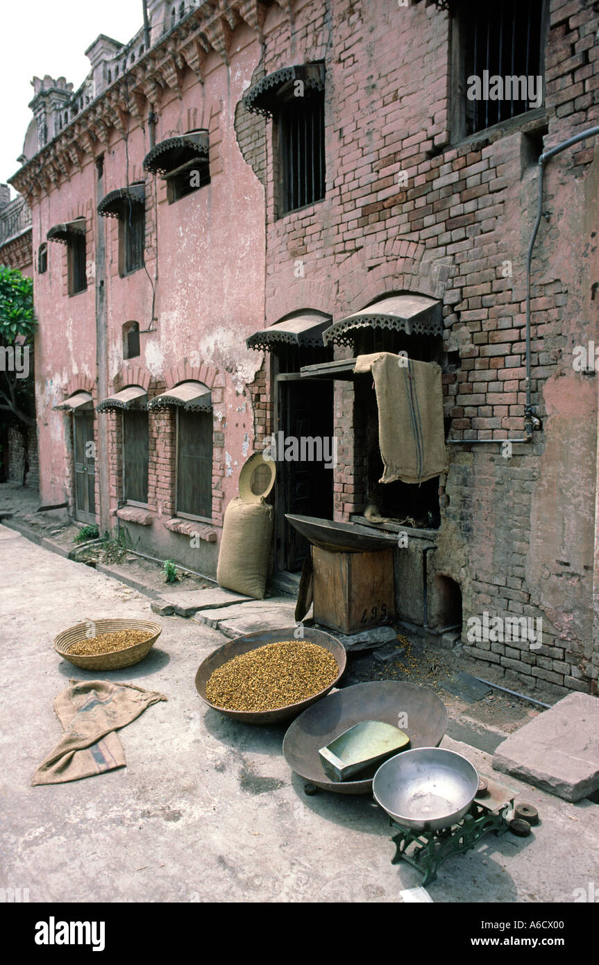 Pakistan Rawalpindi Rajah Bazaar roasted chick pea factory in old Stock