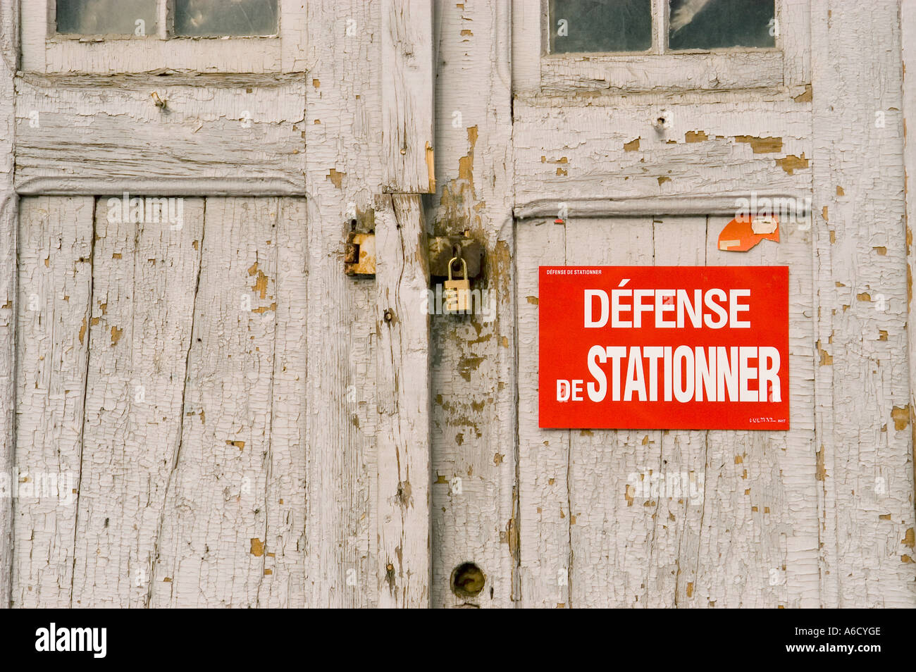 French No parking sign Quebec Montreal Stock Photo Alamy