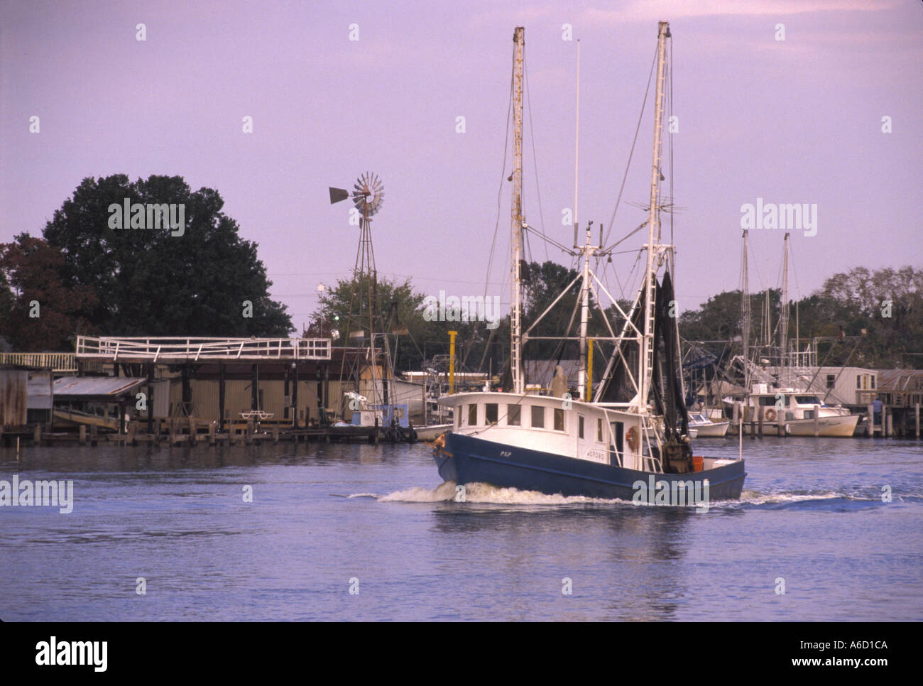 Shrimp boat louisiana hi-res stock photography and images - Alamy