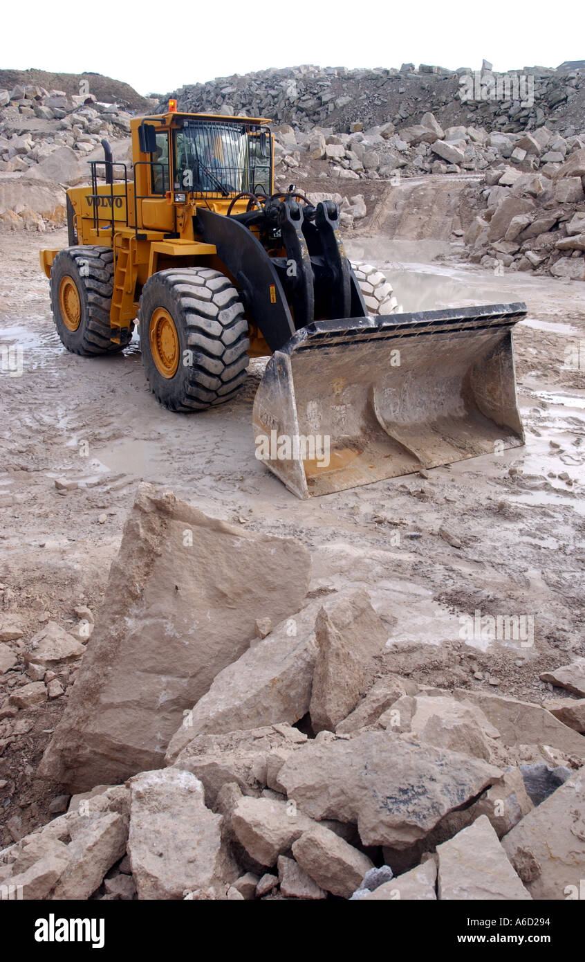 A 48 ton front loader at work in a Portland stone quarry in Dorset Stock Photo