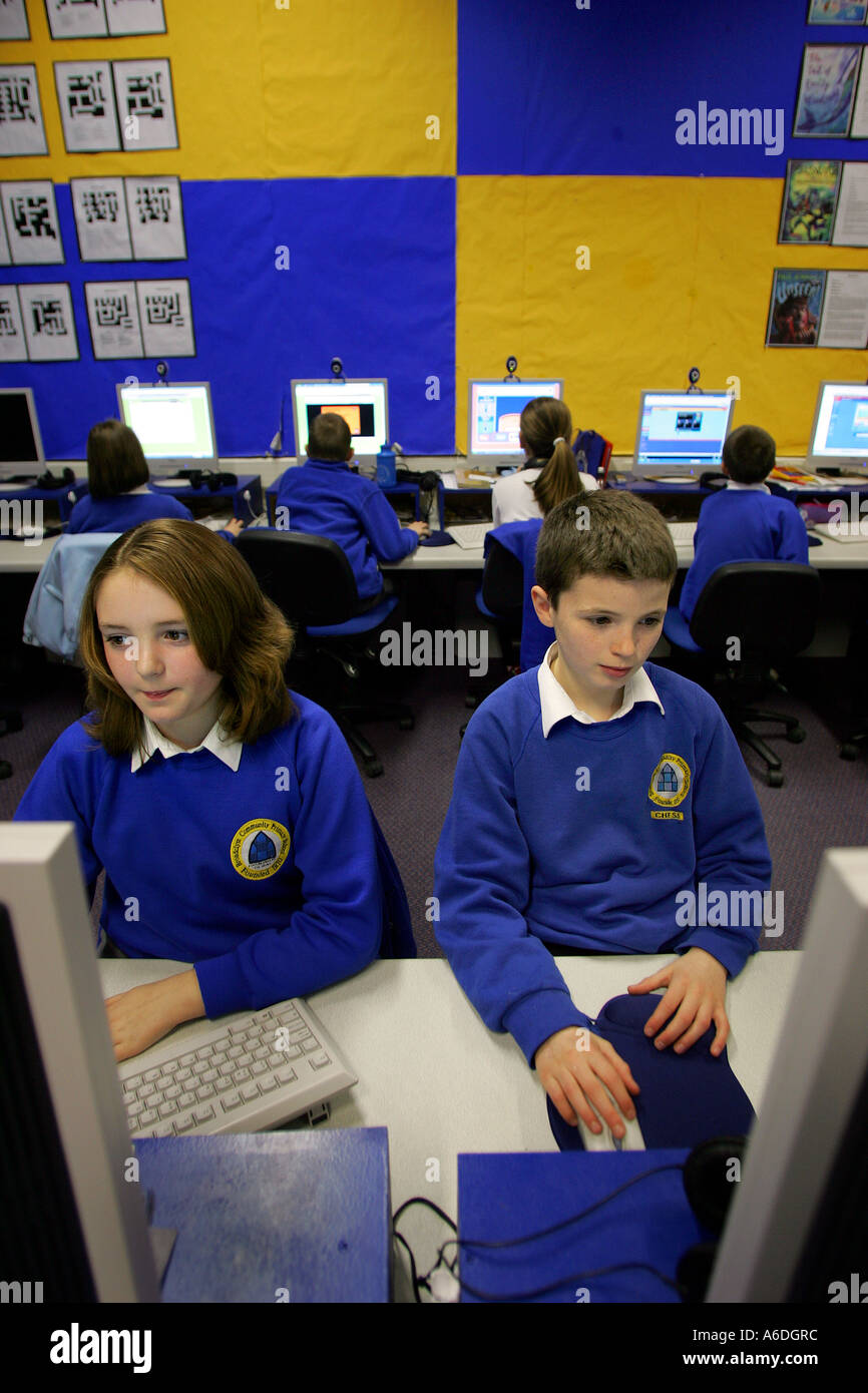 Children at Broadclyst Primary School in Devon using computers Stock Photo