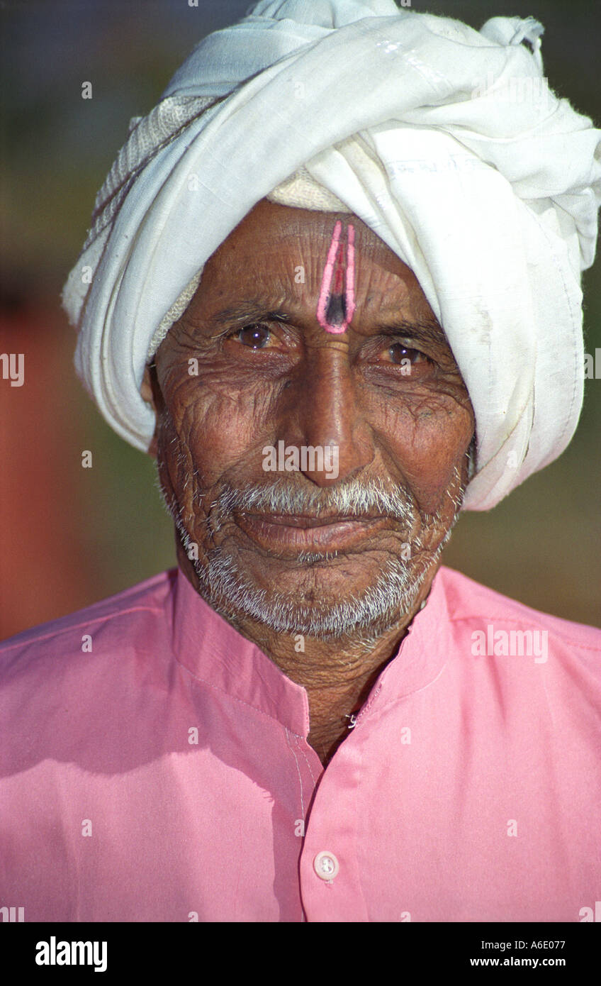 Indian man wearing turban hi-res stock photography and images - Alamy