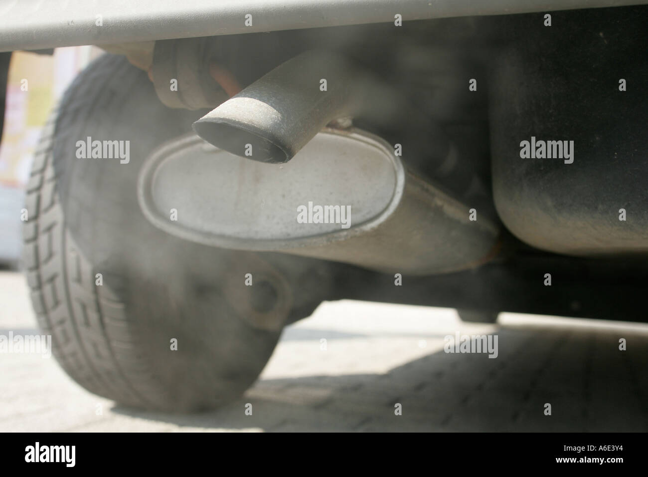 DEU, 04.04.2005, exhaust of an old Dieselfahreuges, fine dust emissions Stock Photo