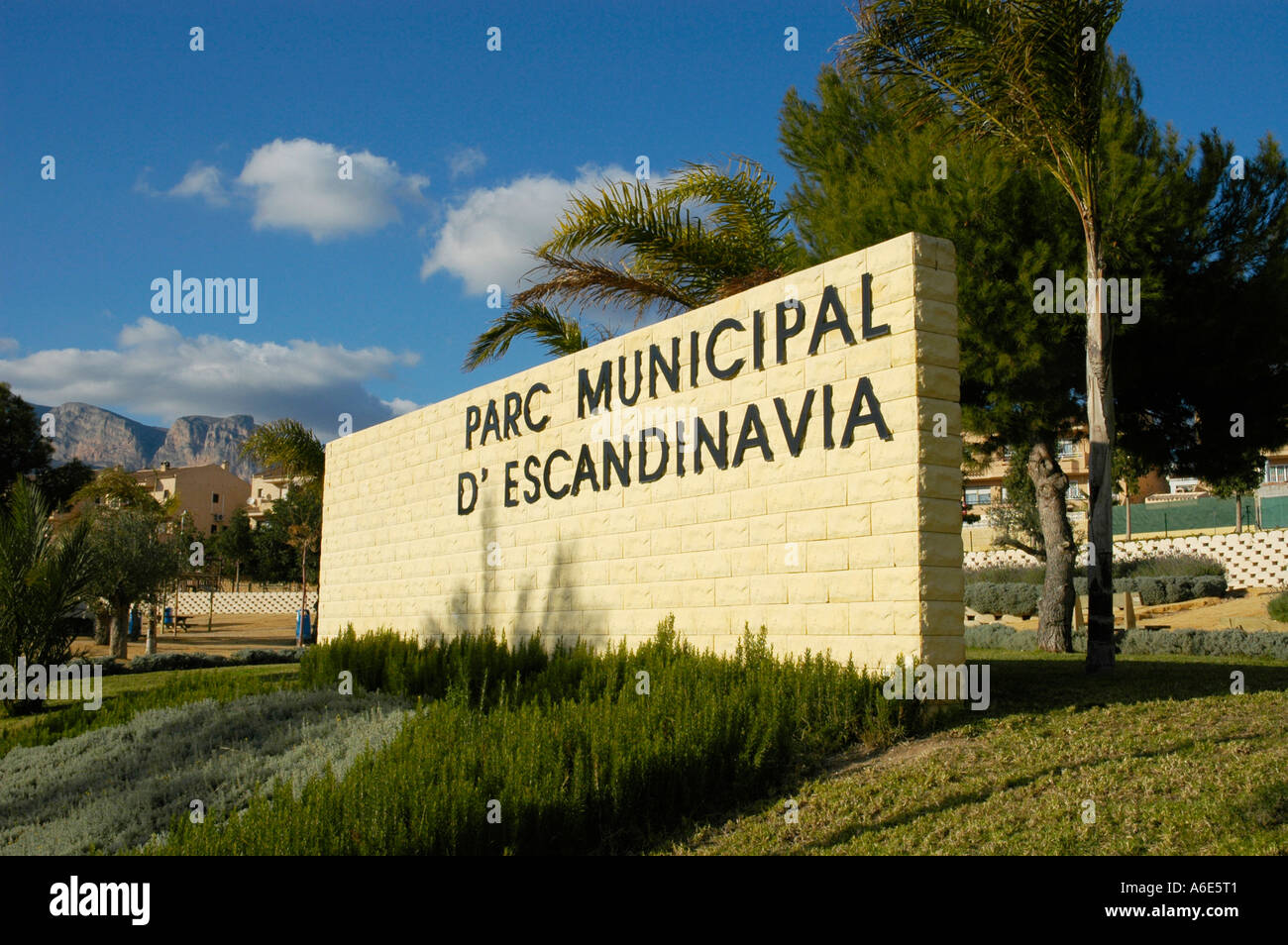 Sign in a public park, park municipal de escandinavia, Altea, Costa Blanca,  Spain Stock Photo - Alamy