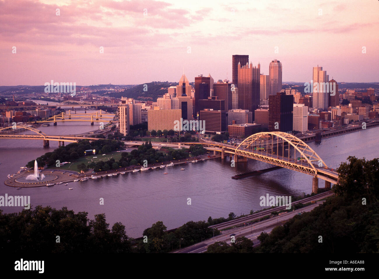 Pittsburgh skyline aerial hires stock photography and images Alamy
