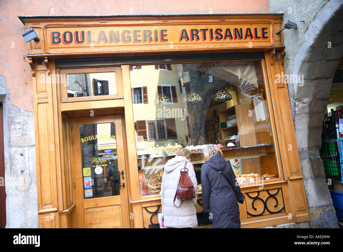 Boulangerie artisanale hi-res stock photography and images - Alamy
