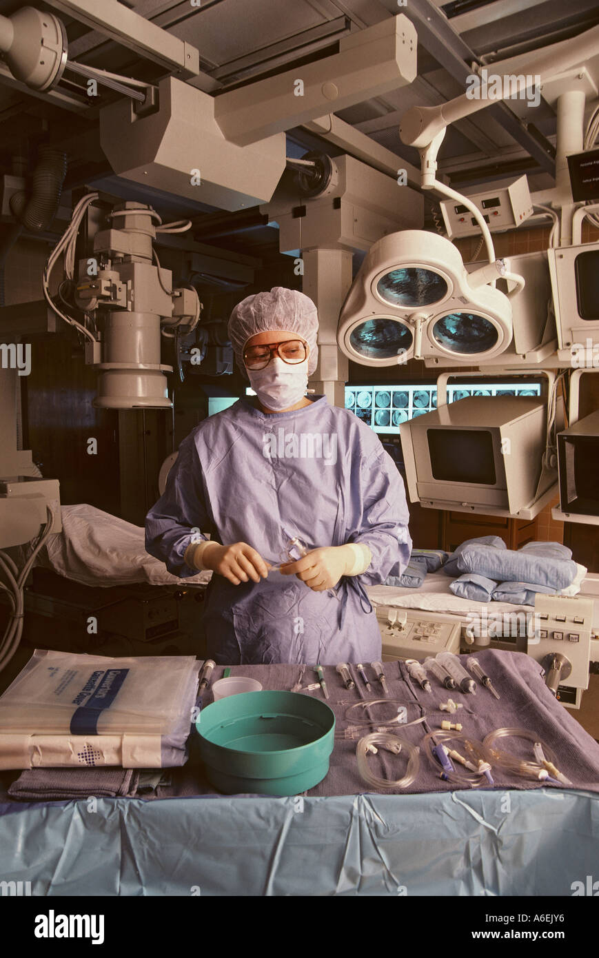 Scrub nurse hires stock photography and images Alamy