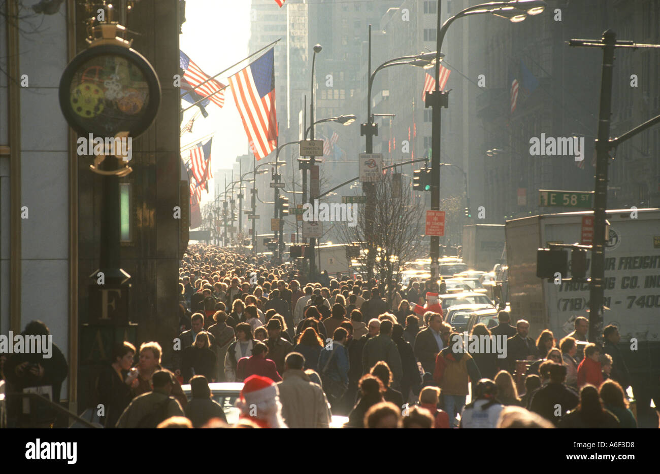 USA North America New York Manhattan 5th Avenue crowded with Christmas shoppers shopping Stock Photo