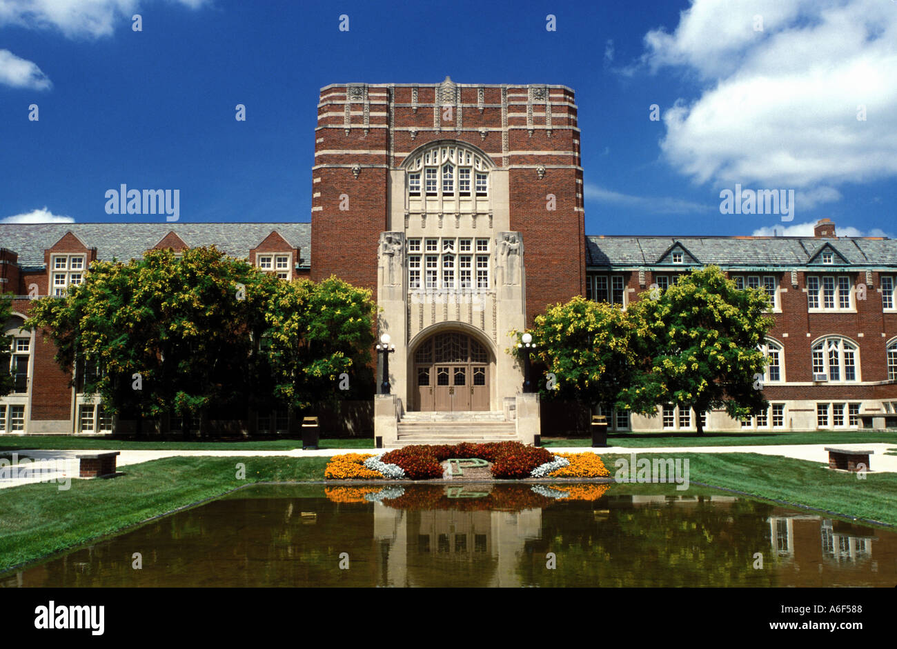 Indiana Memorial Union High Resolution Stock Photography And Images Alamy