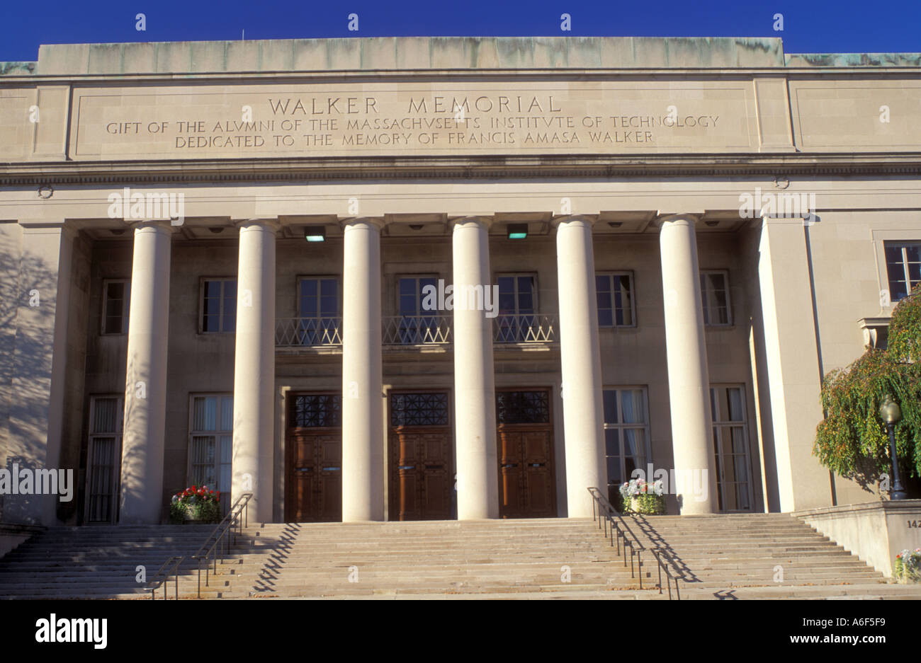 Massachusetts institute of technology building columns hi-res stock ...