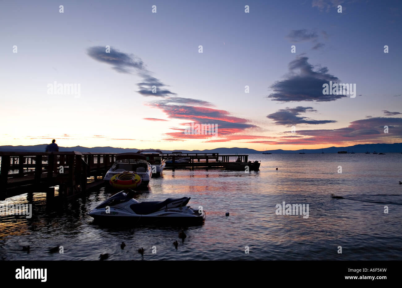 Sunset over water boats hi-res stock photography and images - Alamy