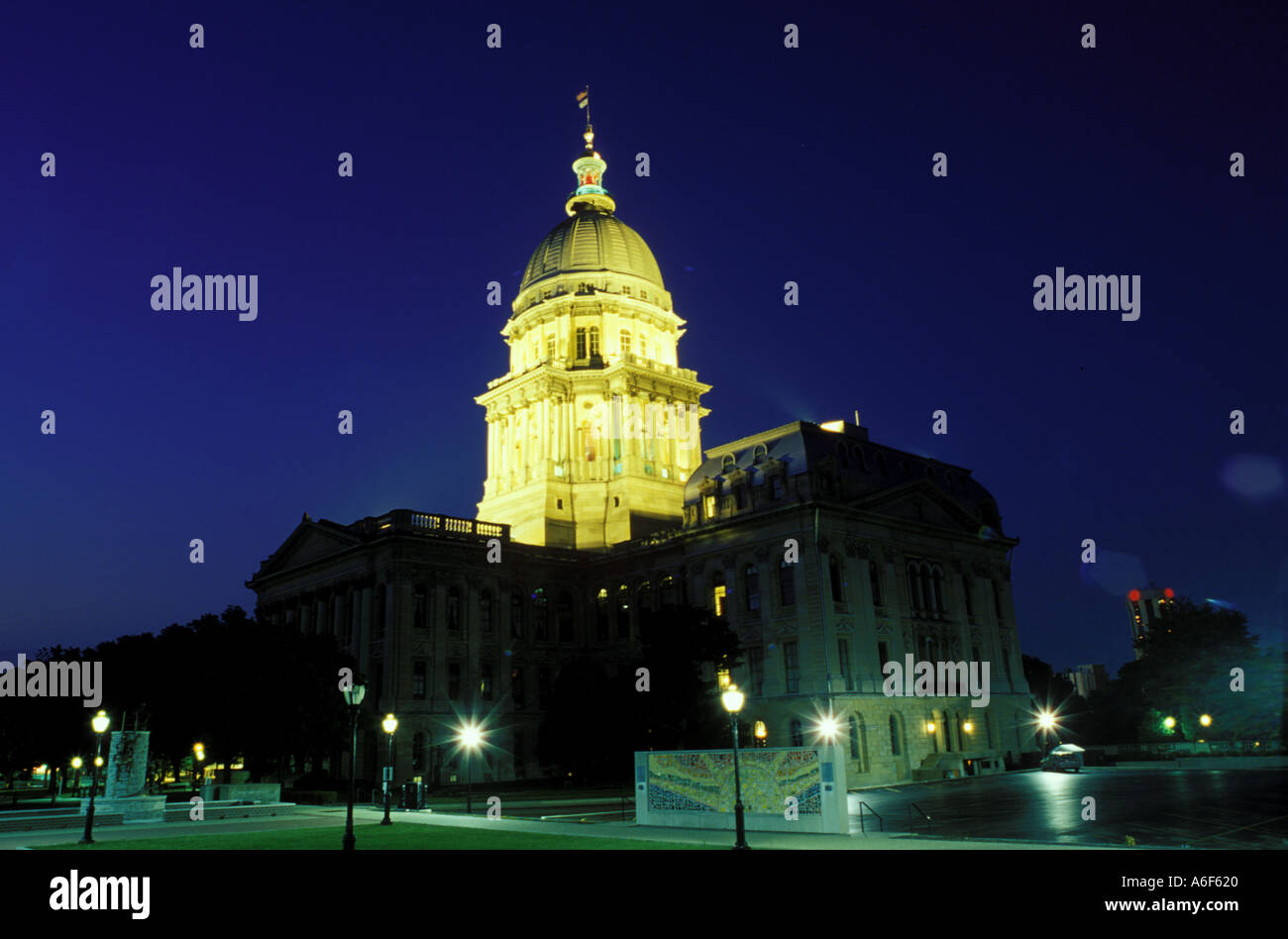 Springfield il capital dome hi-res stock photography and images - Alamy