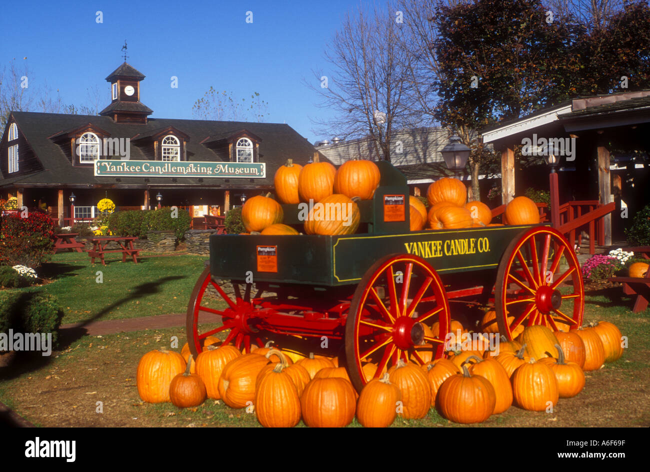 Yankee candle, south deerfield hires stock photography and images Alamy