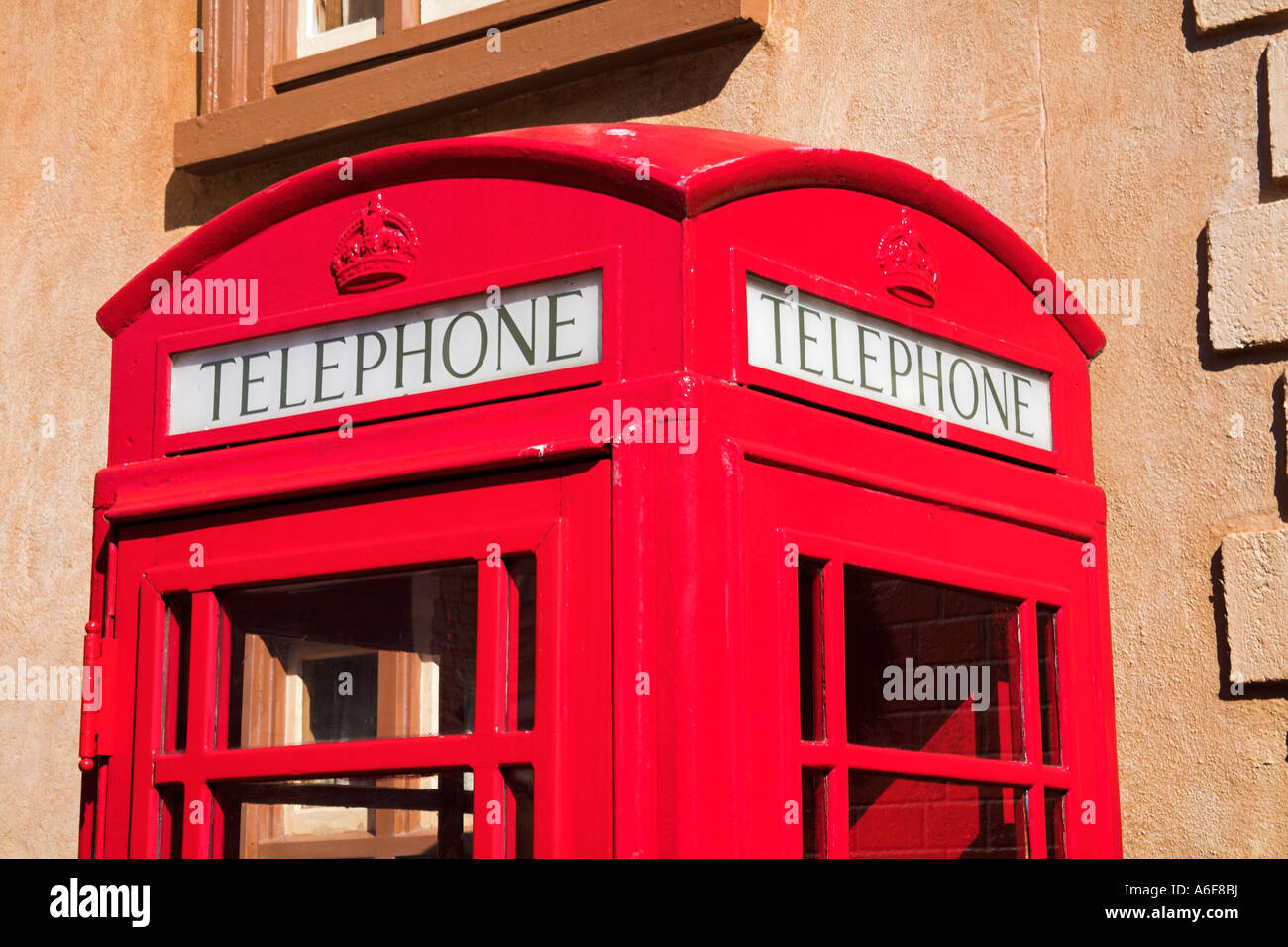 American red telephone booth hi-res stock photography and images - Alamy