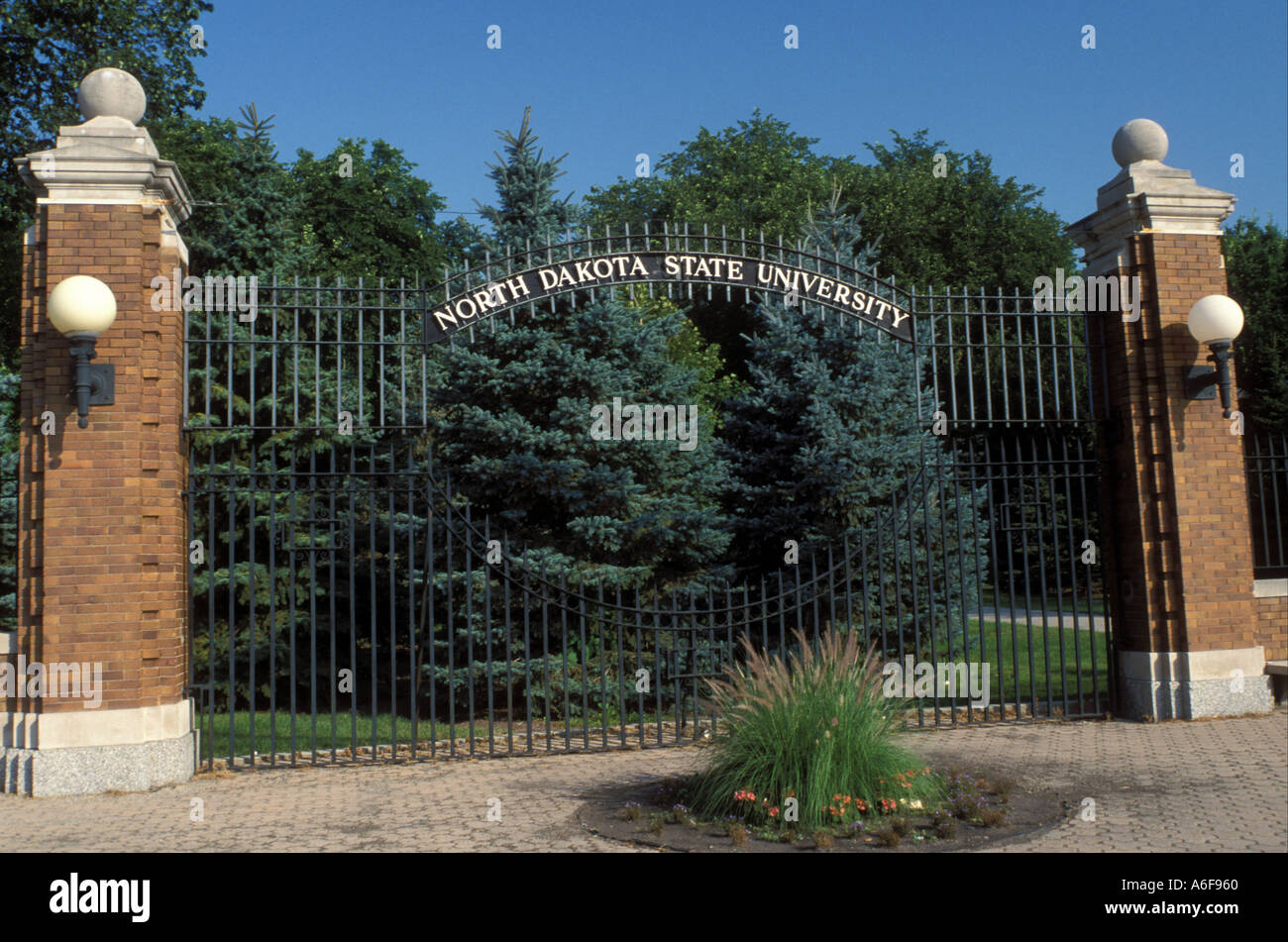 University entrance gate hires stock photography and images Alamy