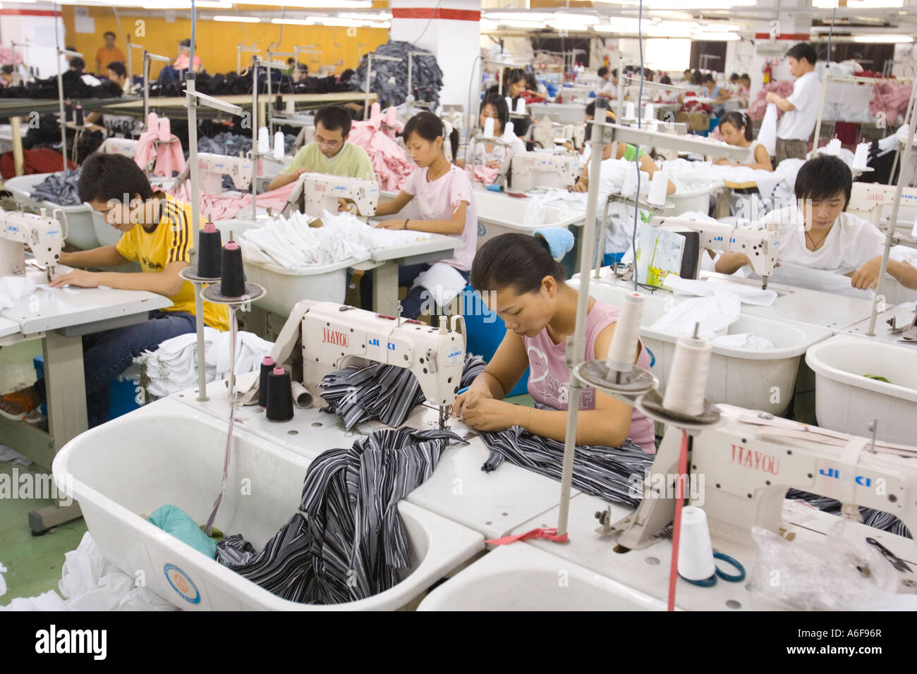 SHENZHEN GUANGDONG PROVINCE CHINA Workers in a garment factory in city of Shenzhen Stock Photo Alamy