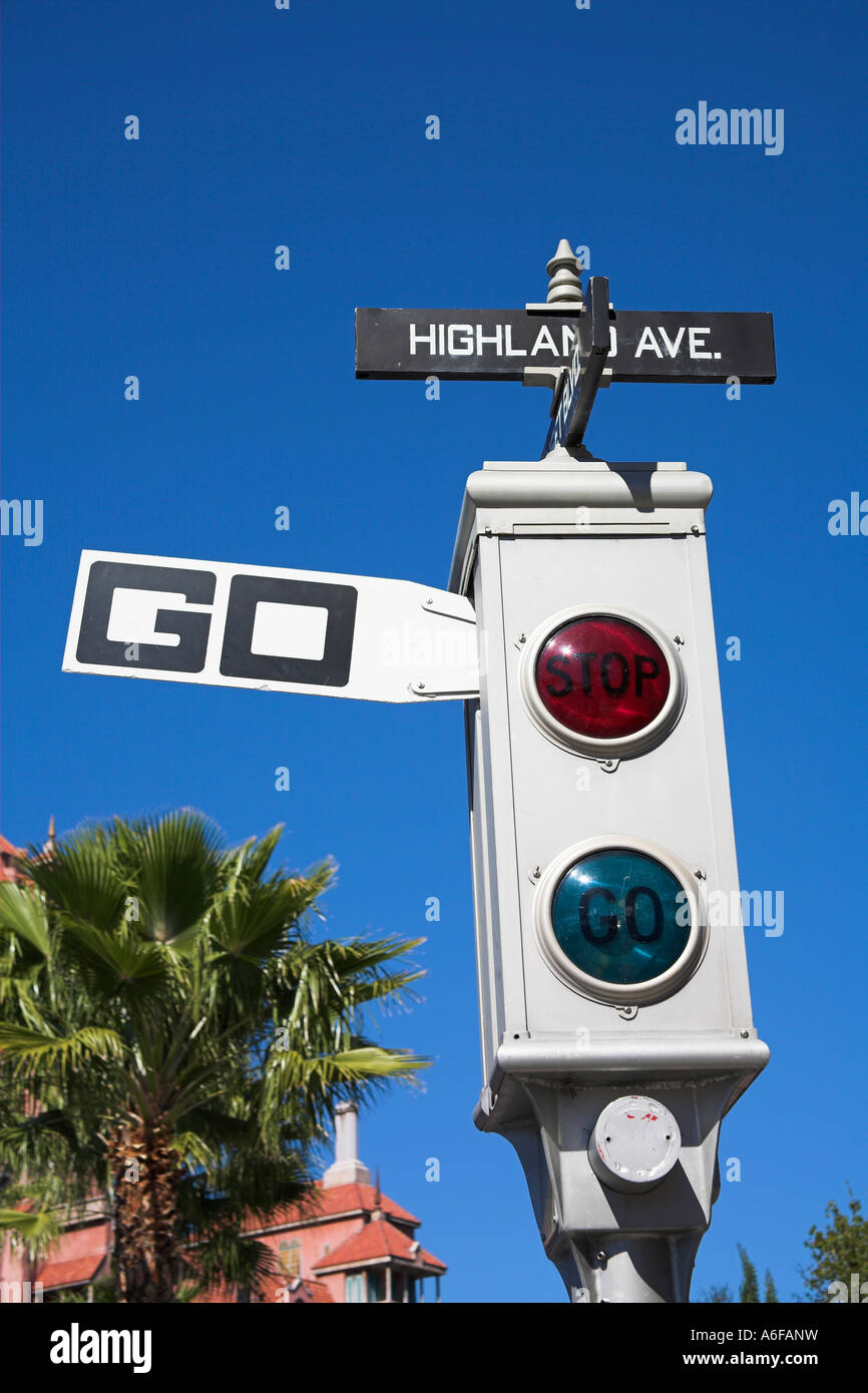 traffic-light-on-film-set-sunset-boulevard-streets-of-america-disney-A6FANW.jpg