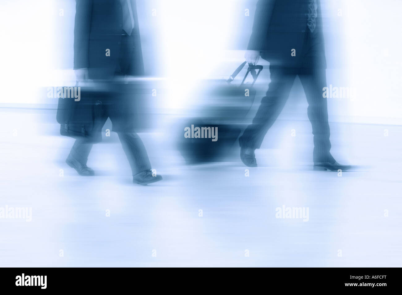 2 businessmen with luggage 2 Manager mit Gepäck Stock Photo