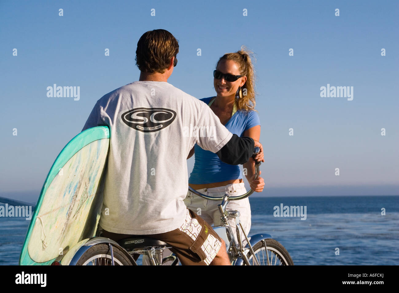 Two people on one surfing board hi-res stock photography and images - Alamy