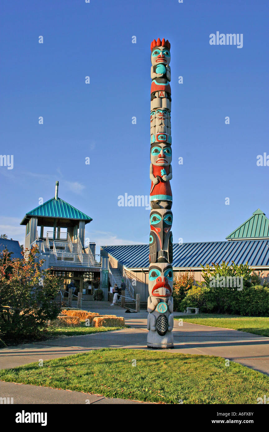 Totem pole at Umpqua Discovery Center River Reedsport Oregon Stock Photo