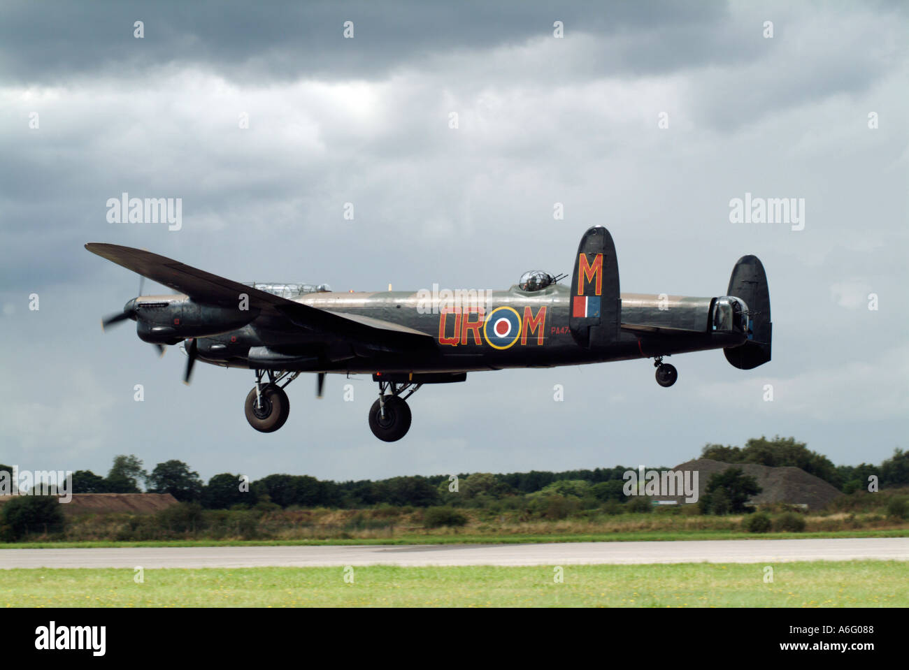 WW2 World War II - RAF Aircraft - Halifax Bombers In Flight Stock Photo