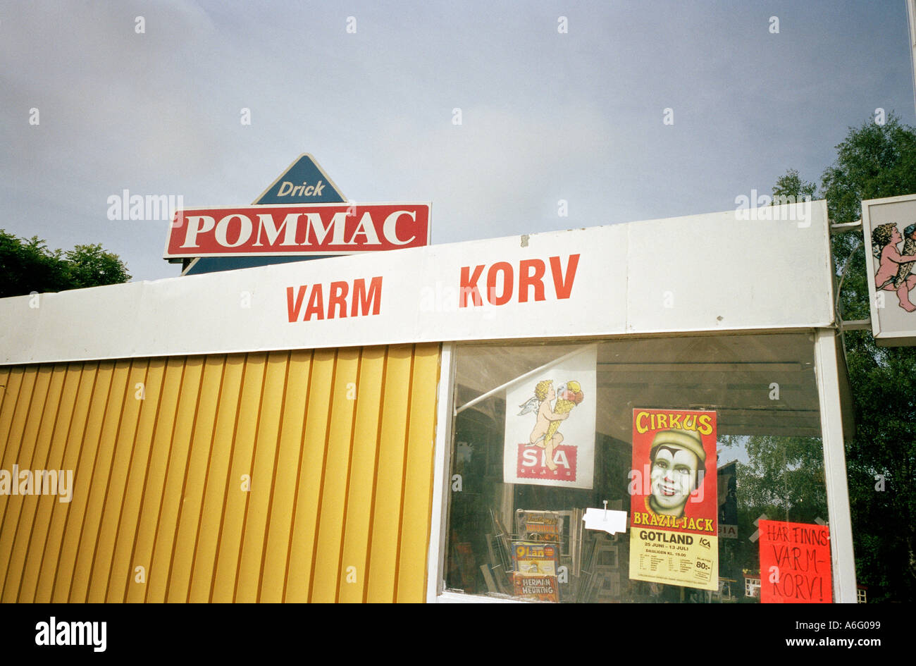Kiosk selling hot dogs Stock Photo Alamy
