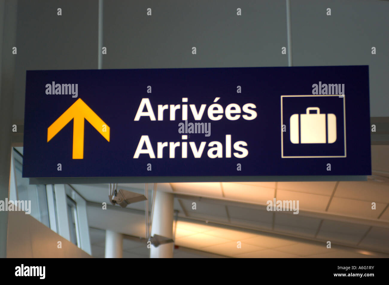 MONTREAL CANADA Bilingual French English sign for arrivals Montreal Airport Stock Photo